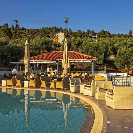 アンド スパ ホテル ラゴマンドラ