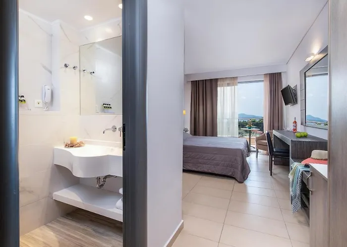 Hotel And Lagomandra