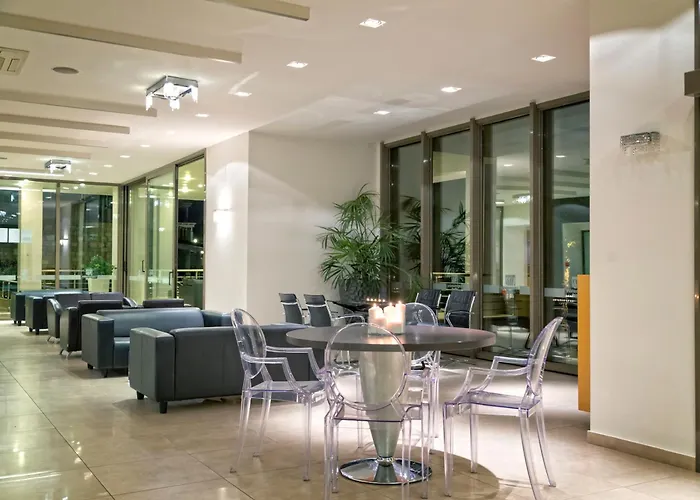 Hotel And Lagomandra