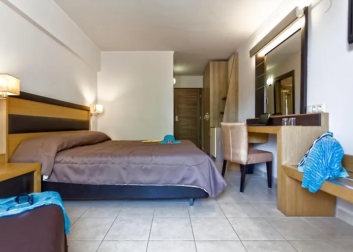 Hotel And Lagomandra