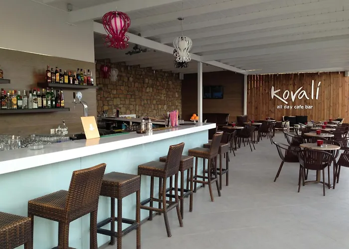 Hotel And Lagomandra