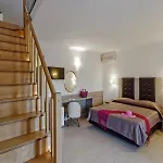 Hotel And Lagomandra