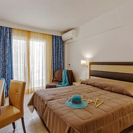 Hotel And Lagomandra