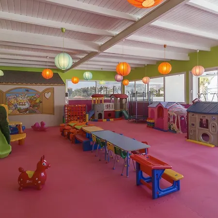 Hotel And Lagomandra