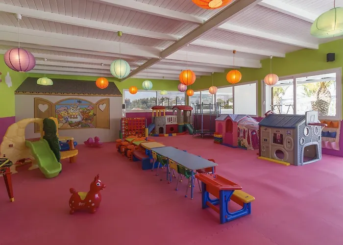 Hotel And Lagomandra