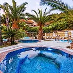 Hotel And Lagomandra