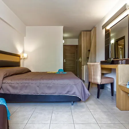 Hotel And Lagomandra