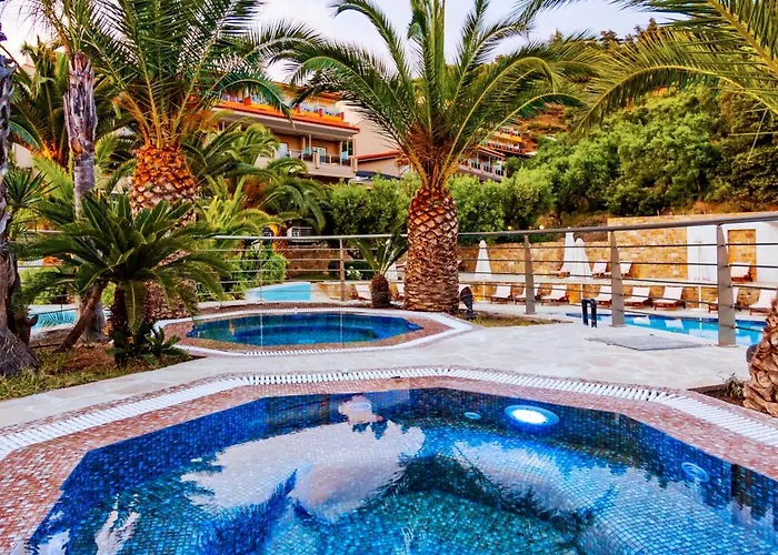 Hotel And Lagomandra